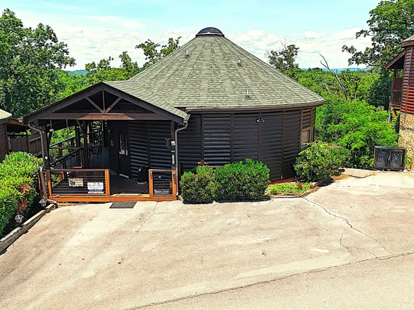 1086 Towering Oaks Dr, Sevierville, TN 37876