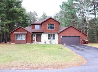 76 Lambert Dr, Queensbury, NY 12804