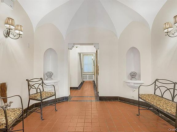 3rd image of 140 E 95th St APT 3C
