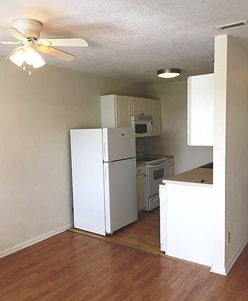 4th image of 4625 Bayshore Dr APT D10