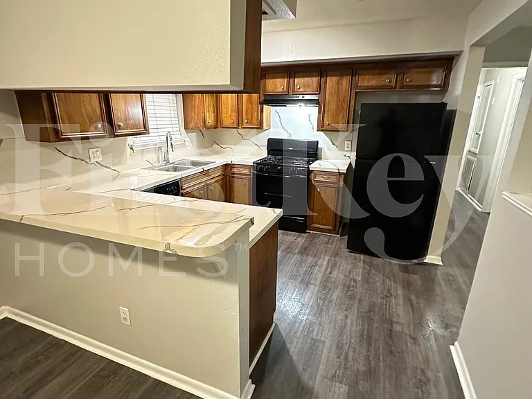 18742 Glen Briar Ln — Photo 3