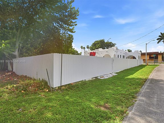 3rd image of 1909 NW 62nd St