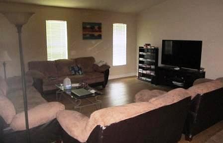 5th image of 2302 NW 28th Ave