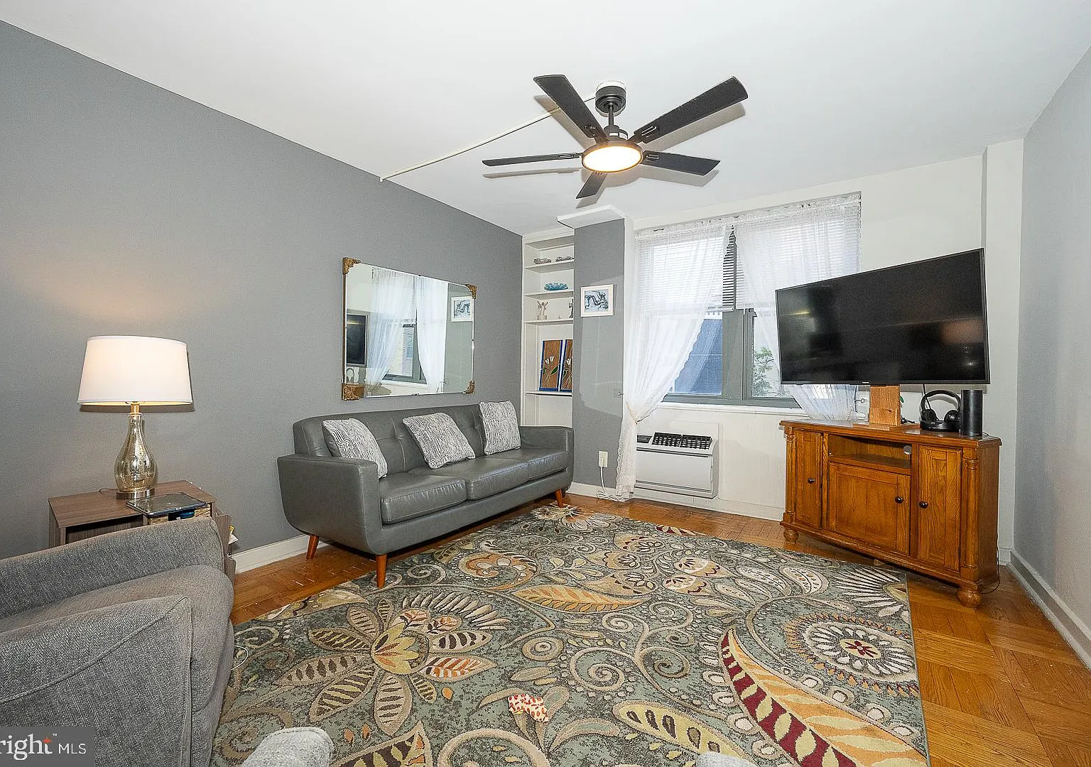 2 bed, 1.0 bath, 972 sqft, $2,300 — Photo 4