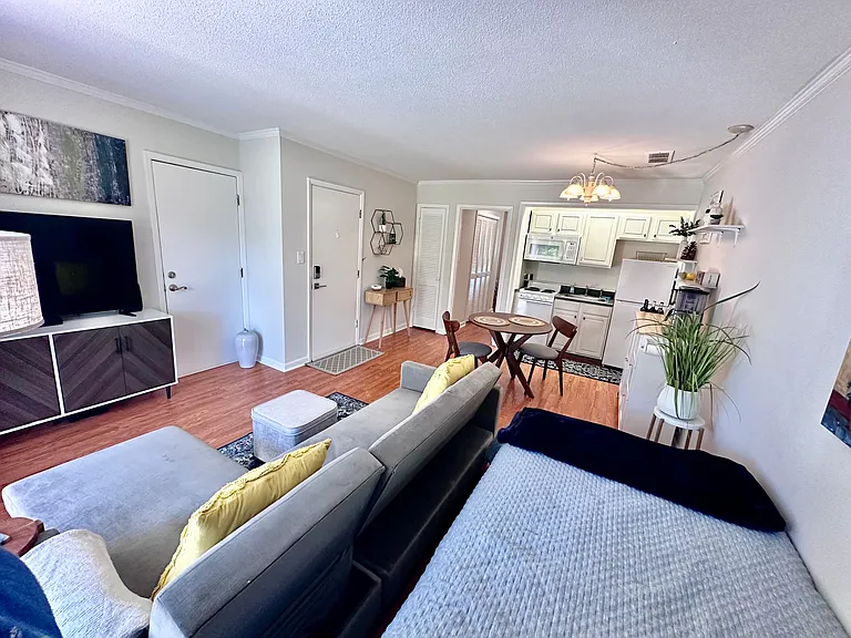 353C Driftwood Cir #C — Photo 6
