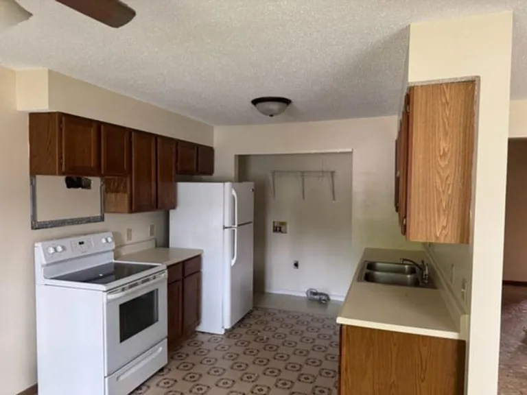 102 E Michigan Ave #A-H — Photo 2
