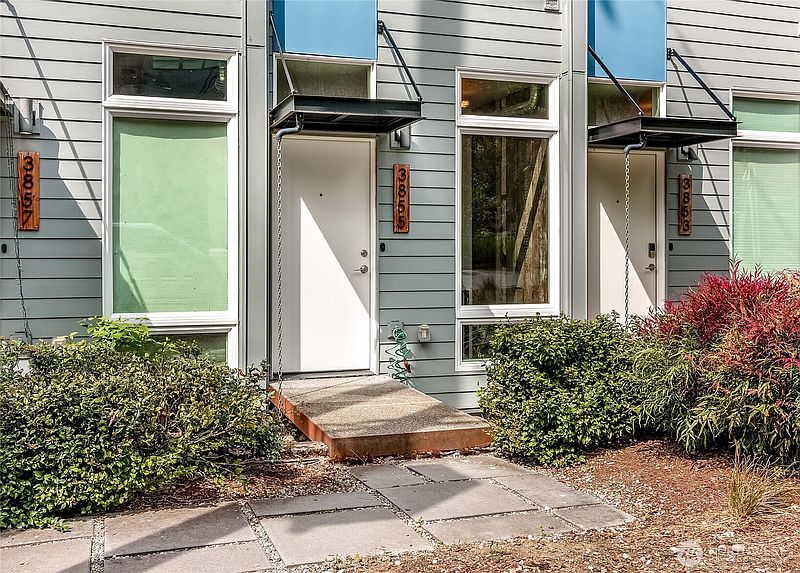 2nd image of 3855 21st Avenue SW