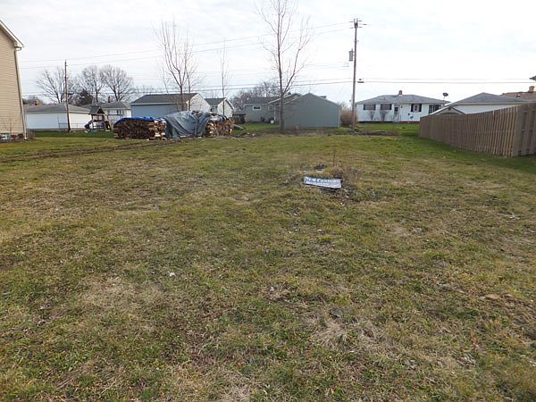 2nd image of 612 E Dawnwood Dr