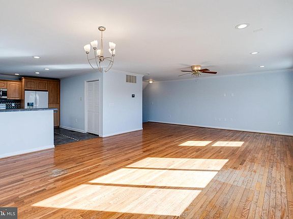 5th image of 7815 Fairgreen Rd