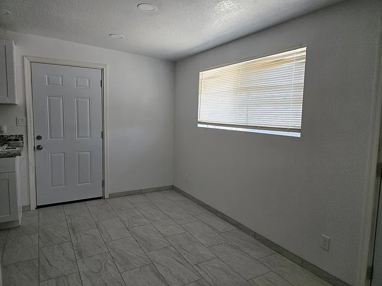 511 N Iroquois Ave — Photo 5