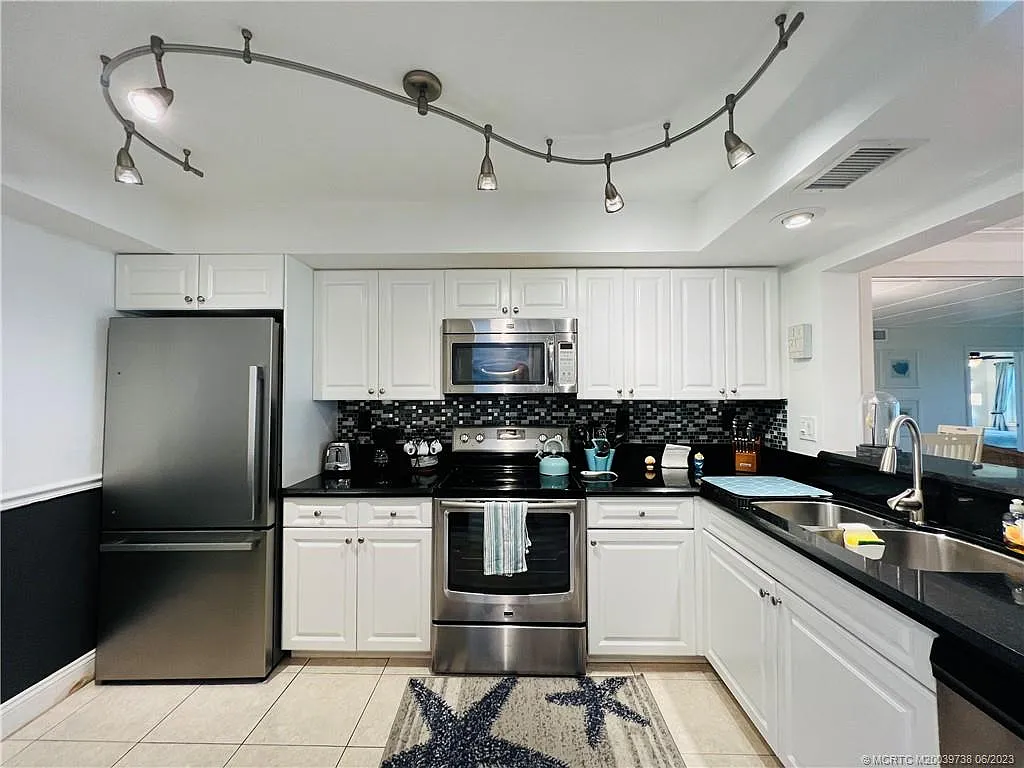 2 bed, 2.0 bath, 1053 sqft, $2,600 — Photo 4