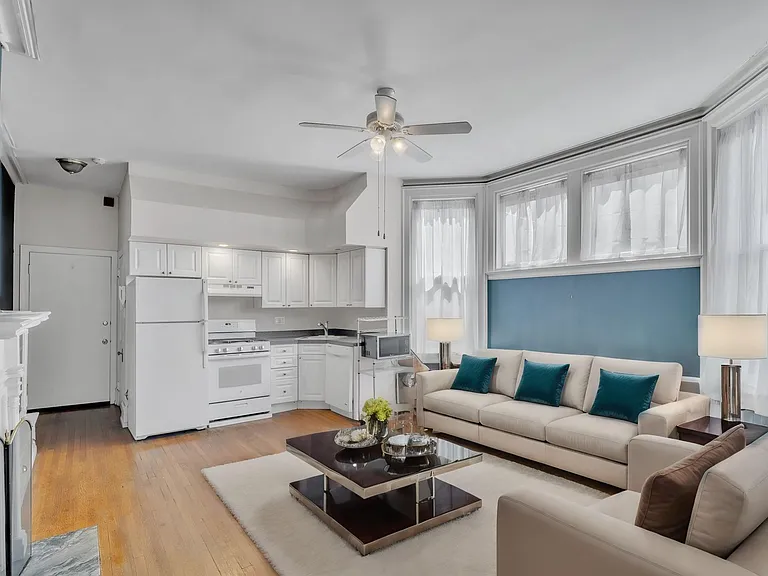 2027 Pine St #2R — Photo 7