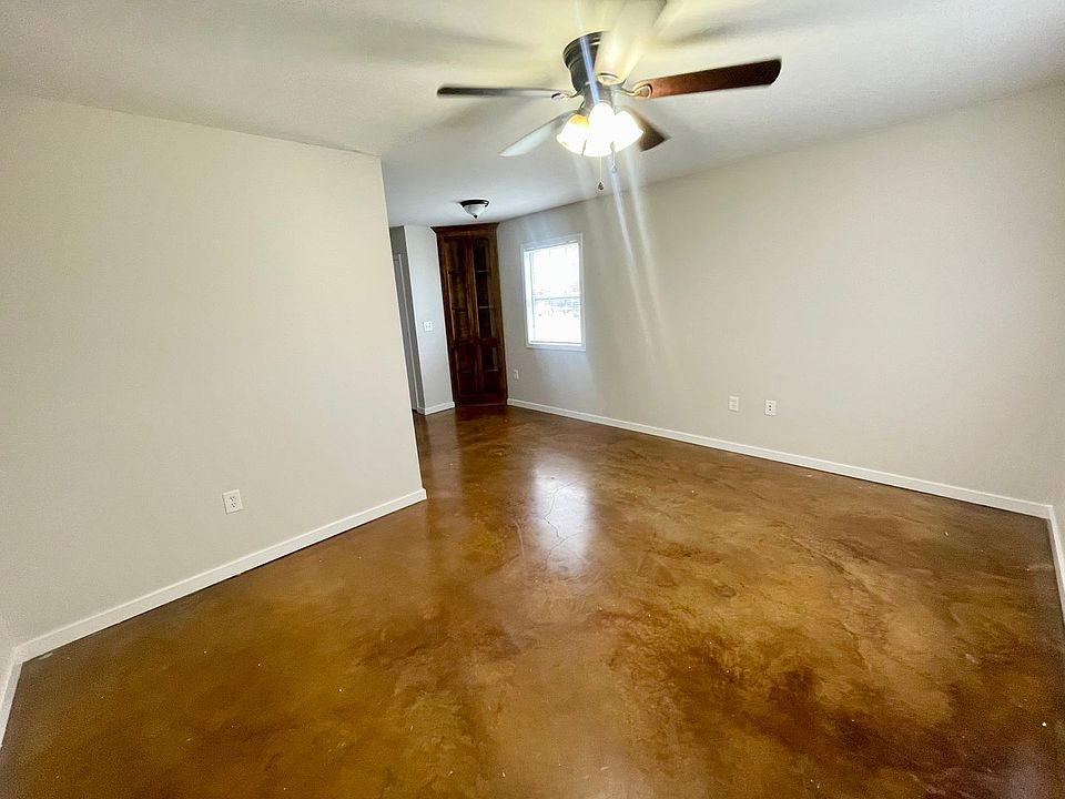 2nd image of 1529 Oak St #22