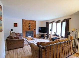 409 Oak Valley Rd, Mount Horeb, WI 53572