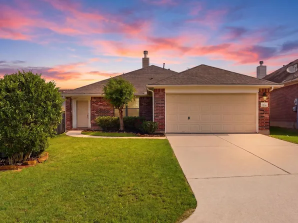 2304 Oakleaf Hills Cir, Conroe, TX 77304