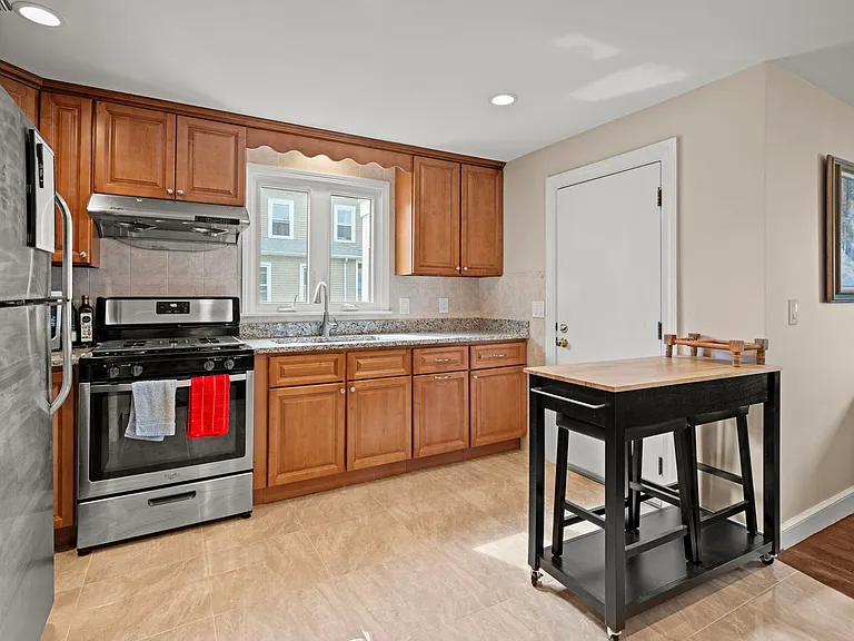 197 Lowell St #1 — Photo 8