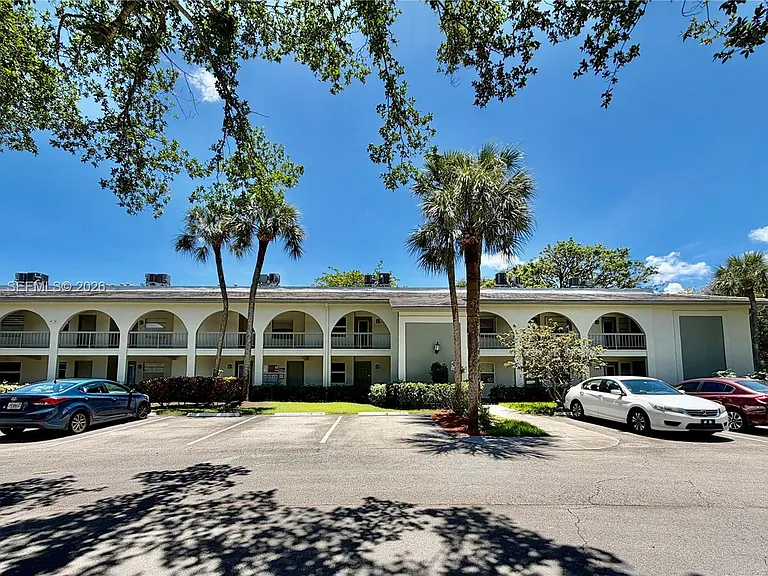 1203 Bahama Bnd #G1 — Photo 1