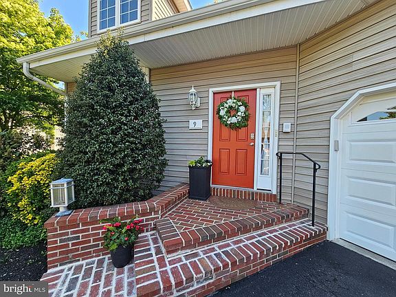 2nd image of 9 Graystone Dr