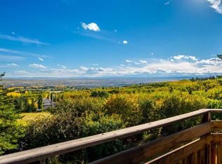 19 E Westbluff Pl, Rocky View County, AB T3Z3N9