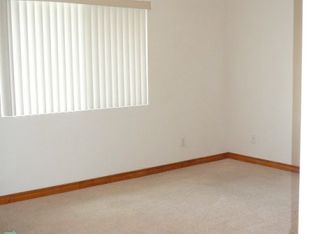 1210 Shellie Ln, Hemet, CA 92543