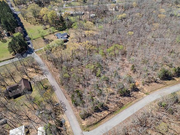 4th image of 20 Kelly Ct
