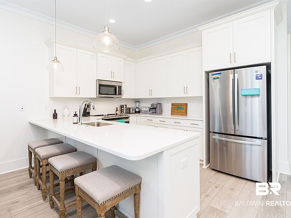 5th image of 115 W 10th St #P