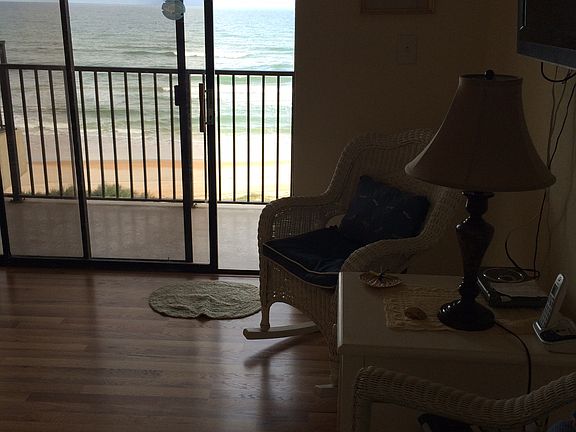Slider to balcony w/ocean 