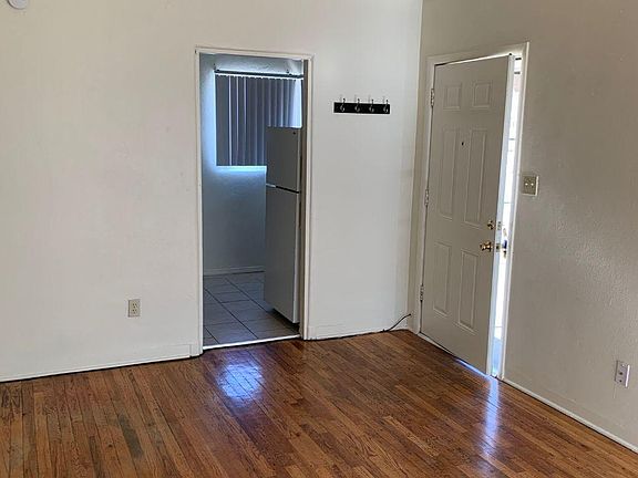 3rd image of 2103 Eton Ave SE #4