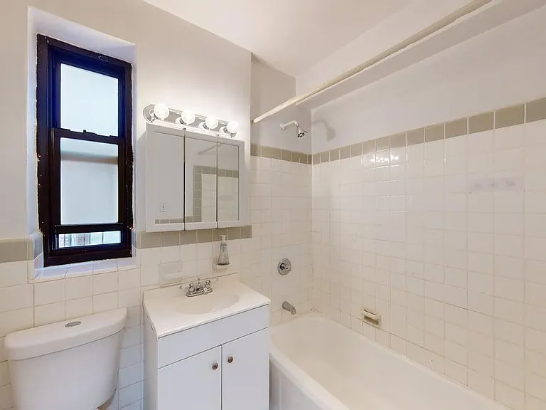 246 E 46th St #4B — Photo 8