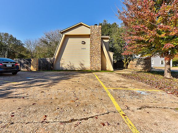 2nd image of 308 Vicksburg Cir APT C