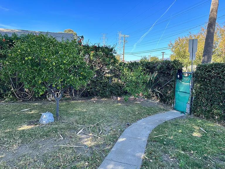 9767 Canterbury Ave — Photo 5