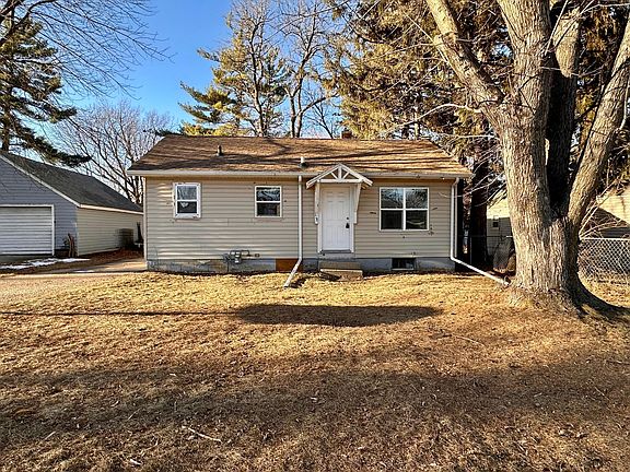 3rd image of 718 Betty Ave