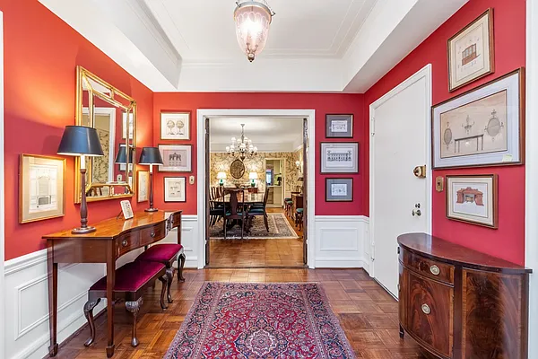 Sold by Societe Real Estate | media 29