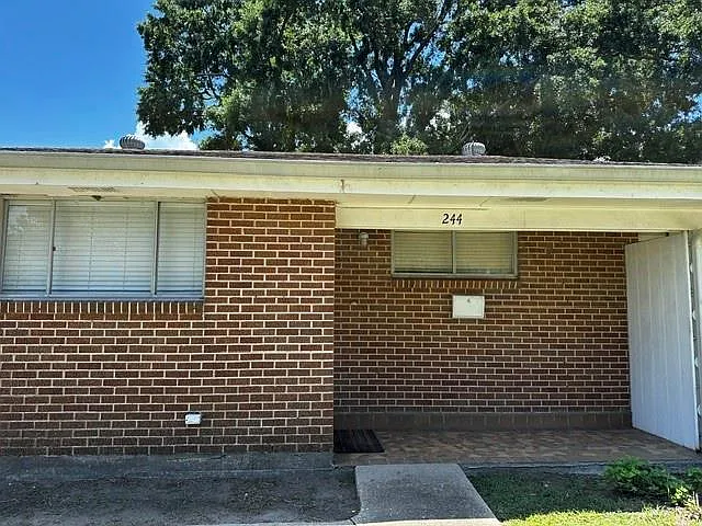 244 W Robert E Lee Blvd — Photo 3