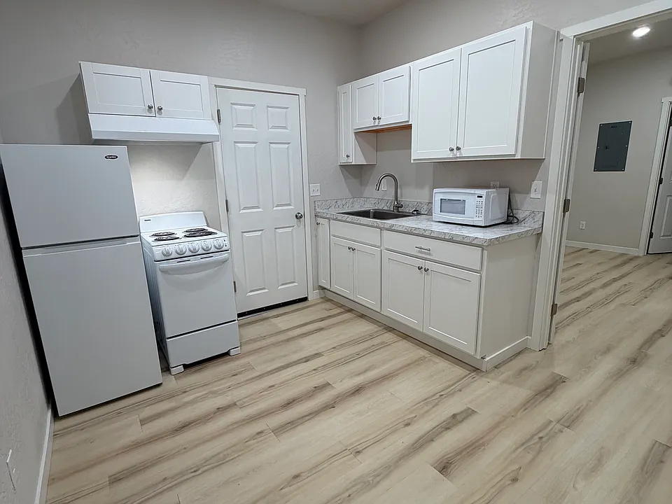 910 Main Ave #5