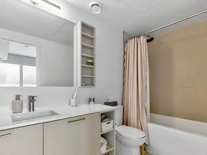 19 Western Battery Rd #1020 — Photo 11