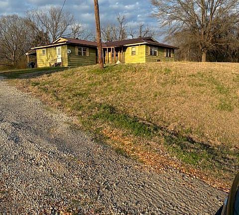 3rd image of 150 Stonewall Rd