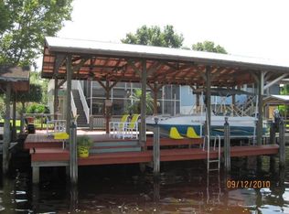 137 Paradise Dr, Welaka, FL 32193