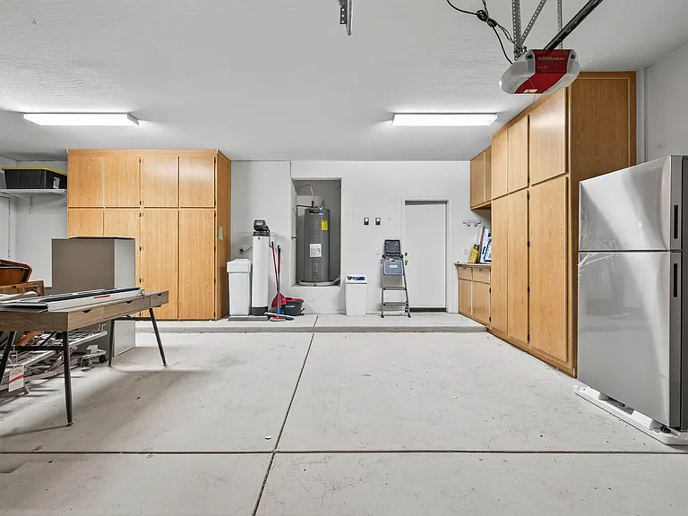 2433 W Ellis St — Photo 68