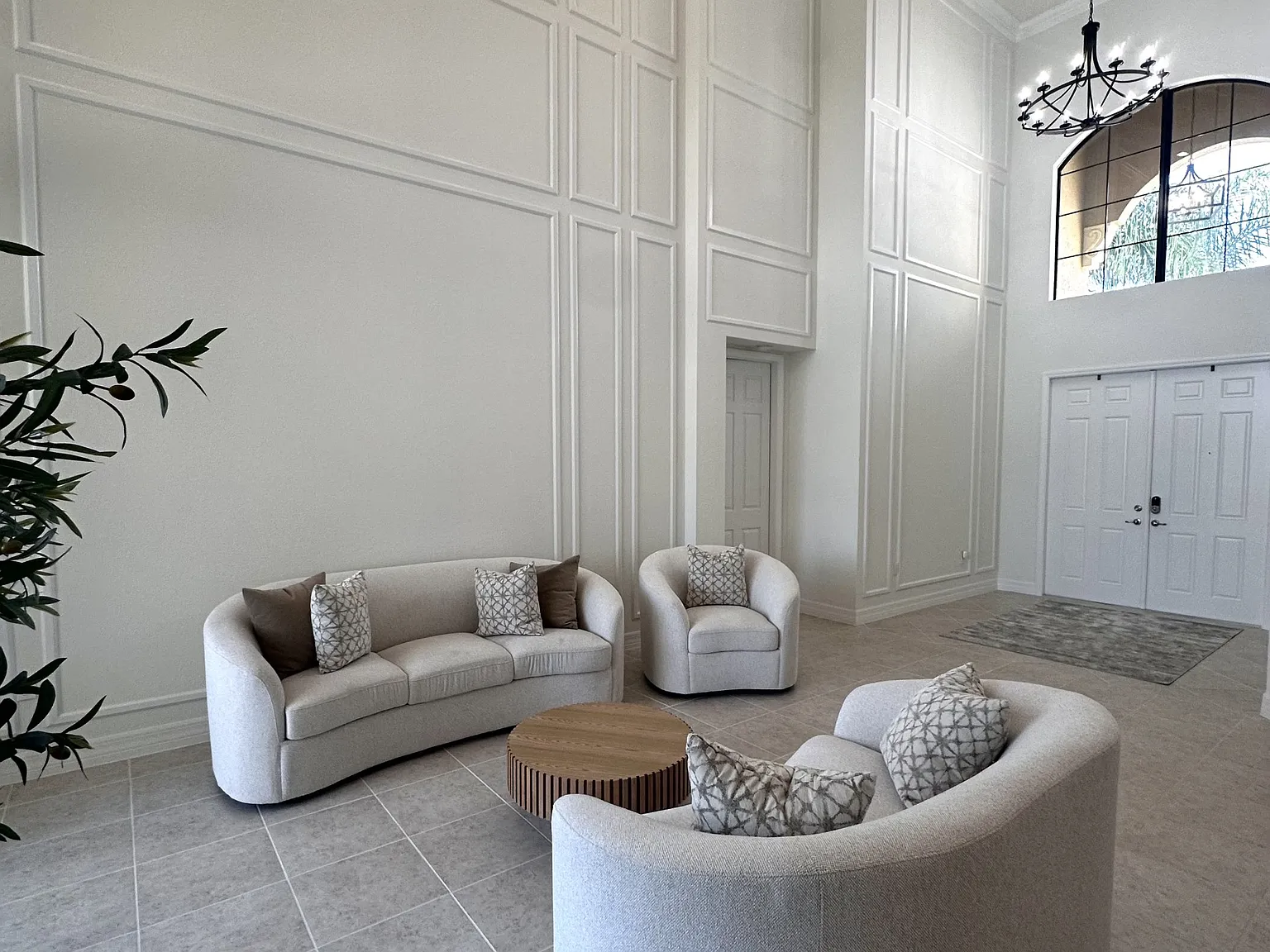 5 bed, 5.5 bath, 4889 sqft, $13,000 — Photo 4