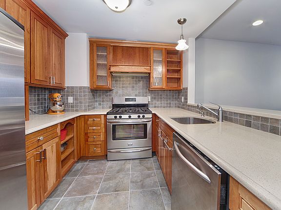 3rd image of 7 W 131st St APT 1