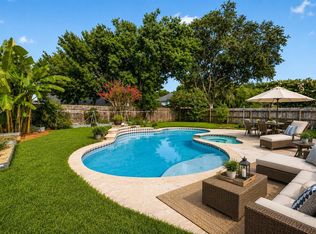 827 N Wellsford Dr, Pearland, TX 77584