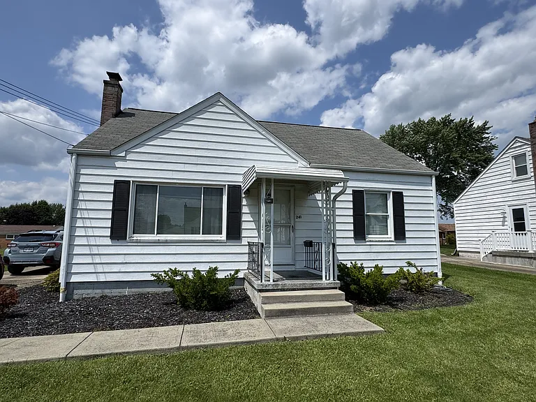 241 Helena Dr — Photo 6