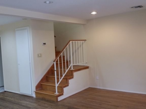 4th image of 24208 Park St
