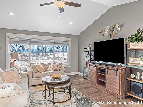 4th image of 2476 Remington Ct