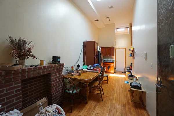 Rented by Rennit Inc. | media 8