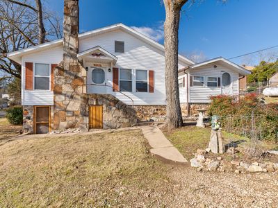 233 Benton Avenue, Rockaway Beach, MO, 65740