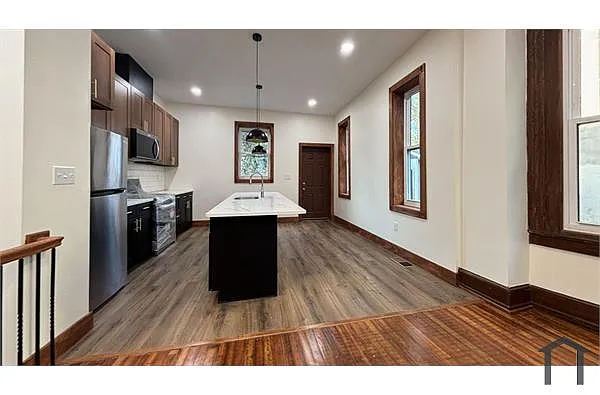 Building Photo - 219 W Manheim St #1