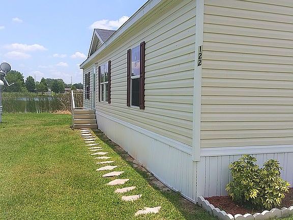 3rd image of 122 Lake Dell Dr