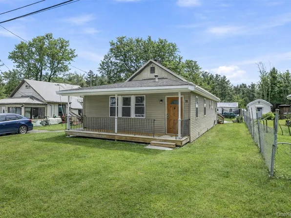 10 Maple Avenue N, Loch Sheldrake, NY 12779